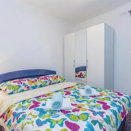 Stunning In With Kitchen Apartmán